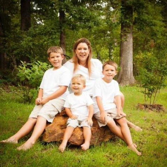 Meet your Posher, Courtney - Picture 1 of 1